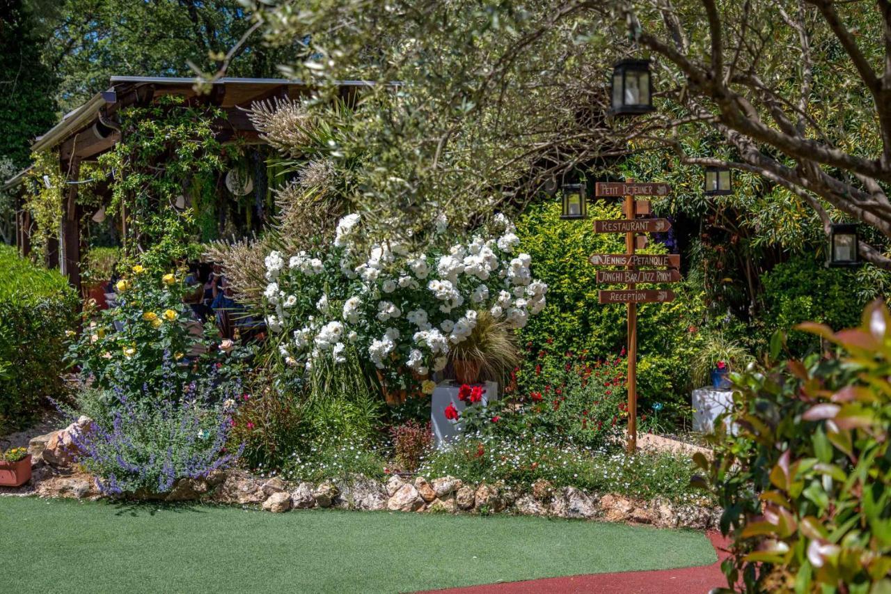 Готель Les Pins Blancs En Provence Ле-Мюі Екстер'єр фото
