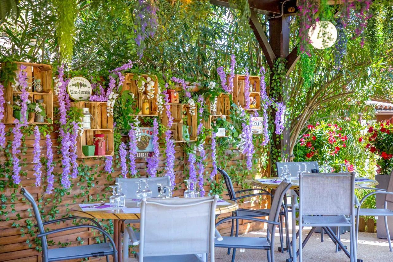 Готель Les Pins Blancs En Provence Ле-Мюі Екстер'єр фото