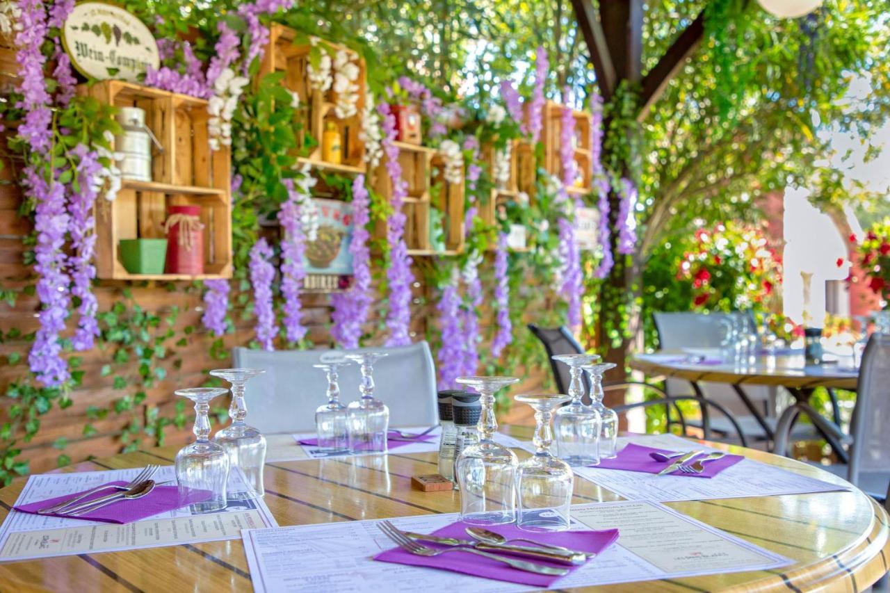 Готель Les Pins Blancs En Provence Ле-Мюі Екстер'єр фото